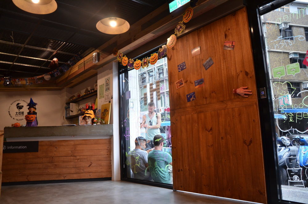Meeting Mates Hostel Taipei Exterior photo