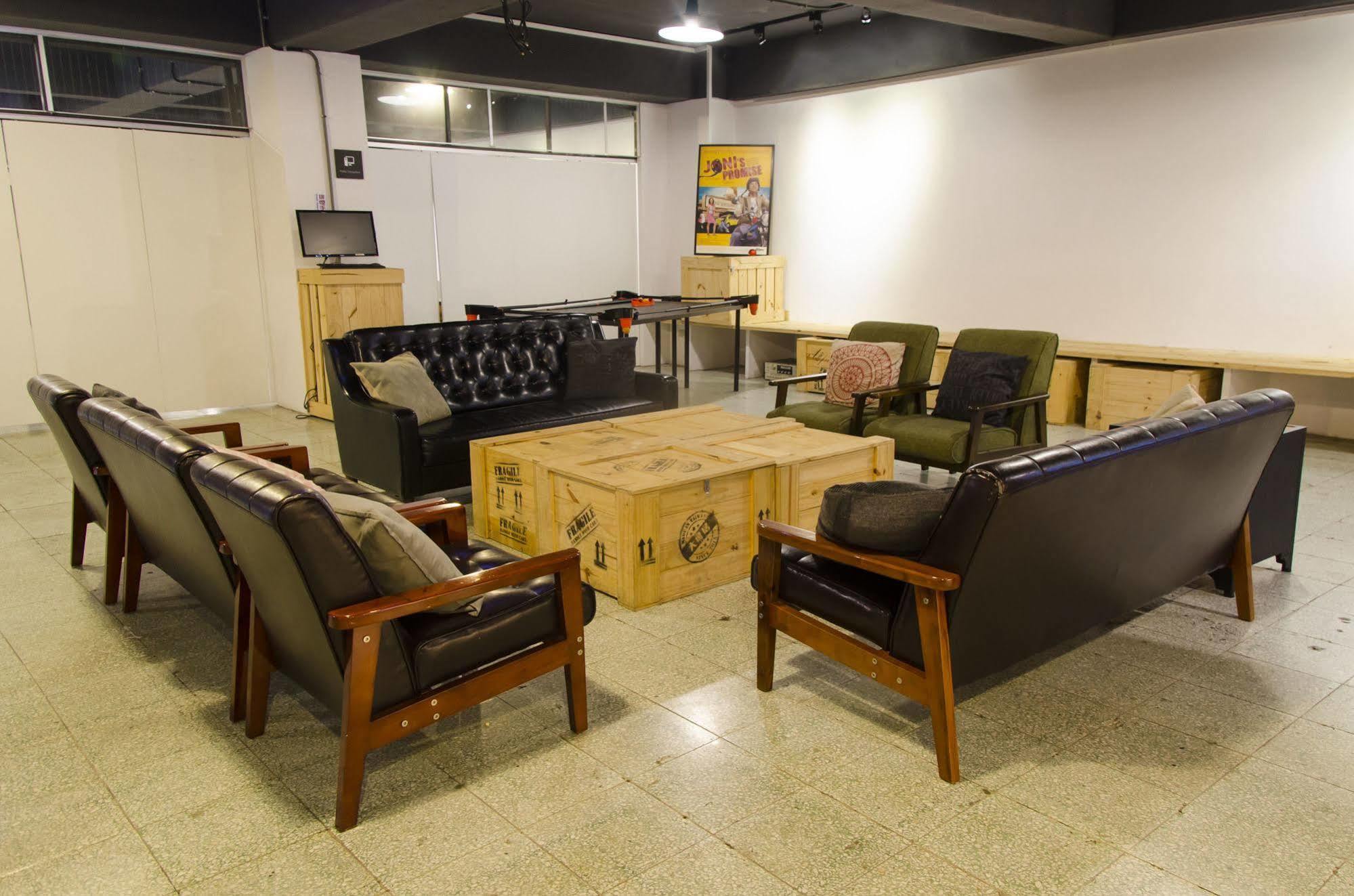 Meeting Mates Hostel Taipei Exterior photo